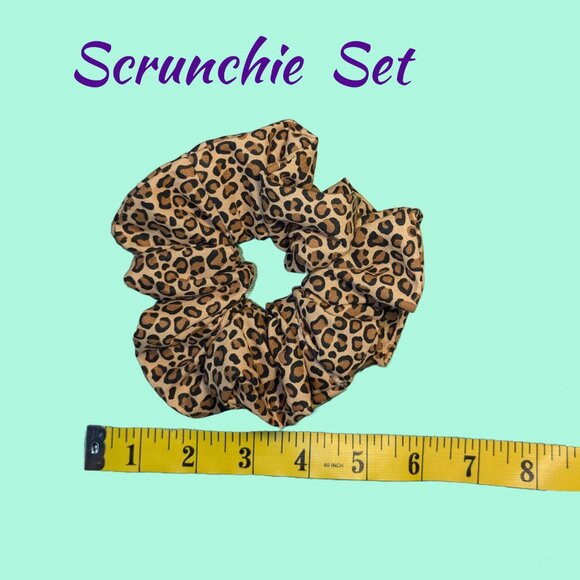 Small animal print scrunchies cotton cheetah print hand crafted - Picture 3 of 3